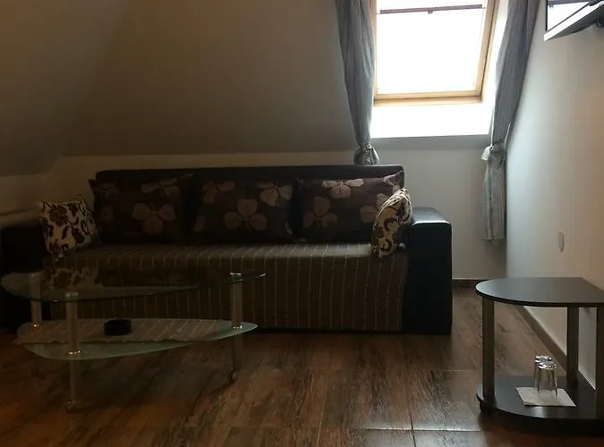 - Restaurant Chairite Hotel *