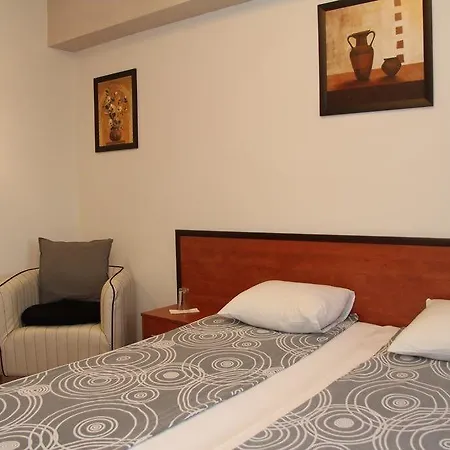 - Restaurant Chairite